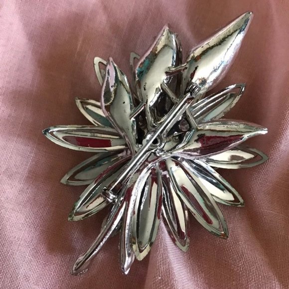 1960s Large Rhinestone Daisy Brooch and Earrings Set - VLV - Rockabilly Jewelry - Picture 3 of 5